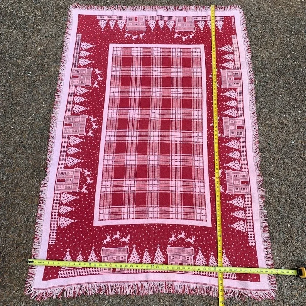 Christmas Village Red/White Woven Throw Blanket Tapestry‎ Holiday Reindeer